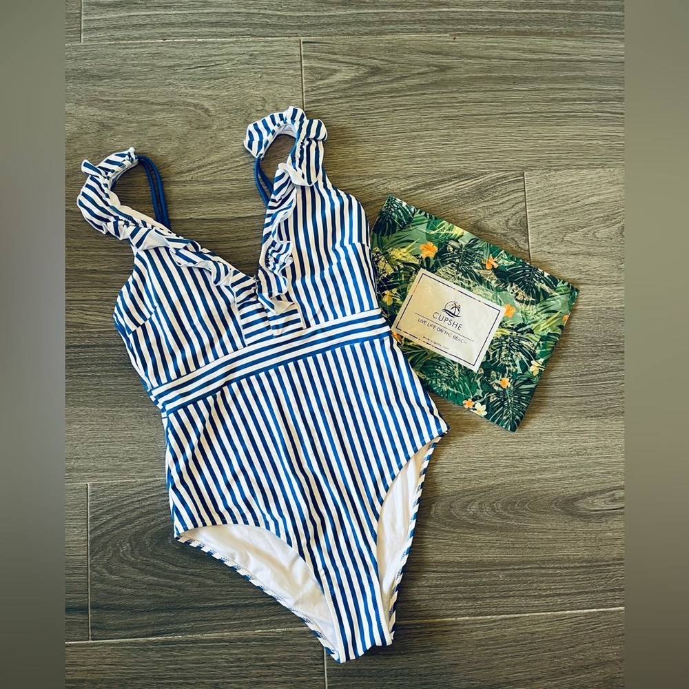 NWT Cupshe Women’s Size L One Piece Swimsuit